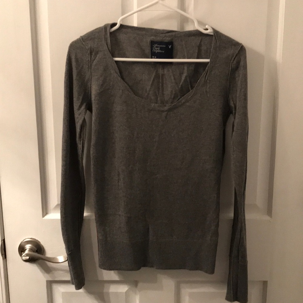 Grey sweater w red seaming details